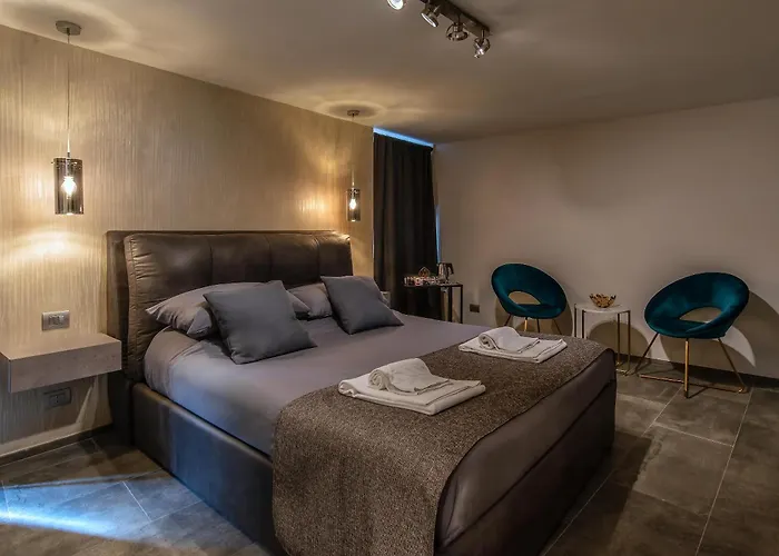 Black And White Suite